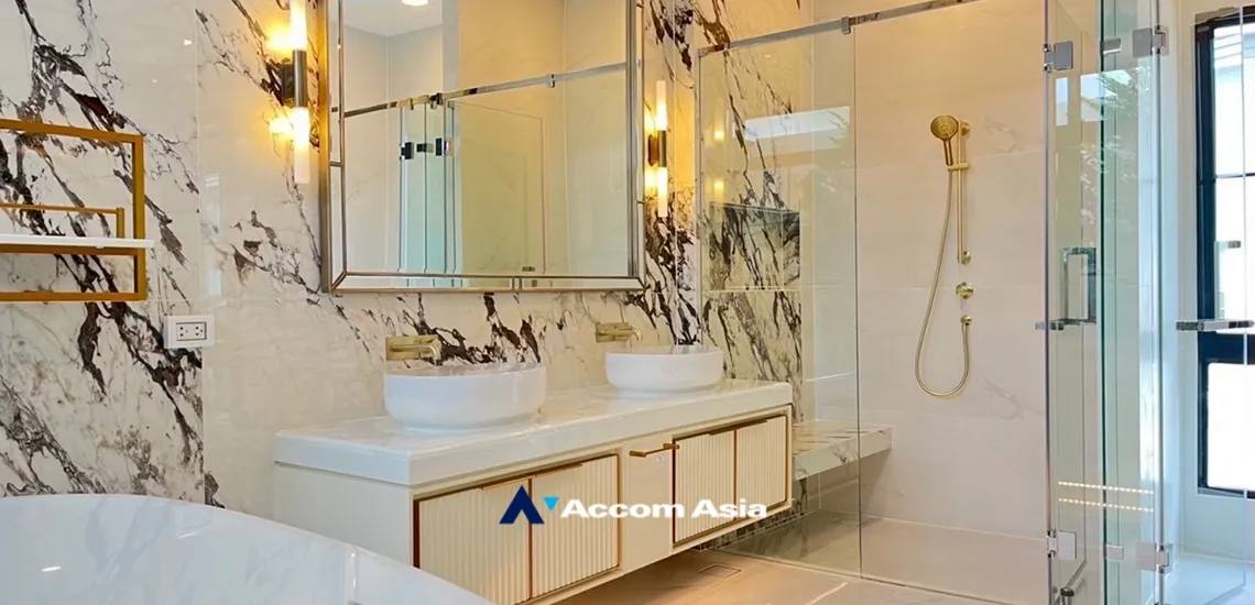18  5 br House for rent and sale in Latkrabang ,Bangkok ARL Ban Thap Chang at Nantawan Rama 9 New Krungthepkreetha AA33612
