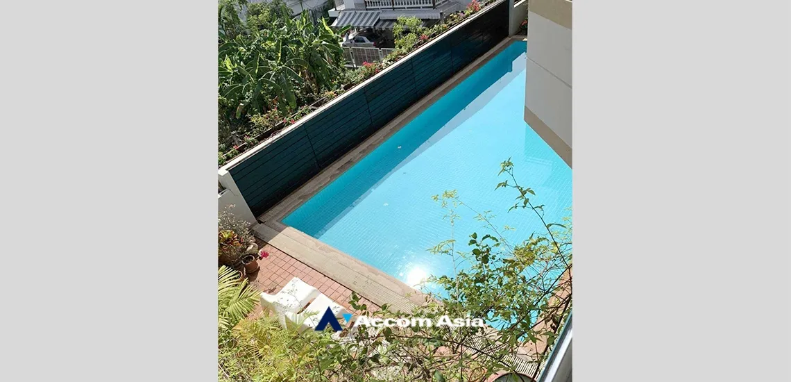 unit 3 Bedrooms  Apartment For Rent in Phaholyothin, Bangkok  near BTS Ari (AA33613)