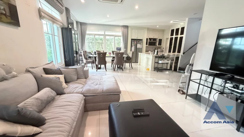unit 4 Bedrooms  House For Rent in Bang Na, Bangkok  (AA33626)