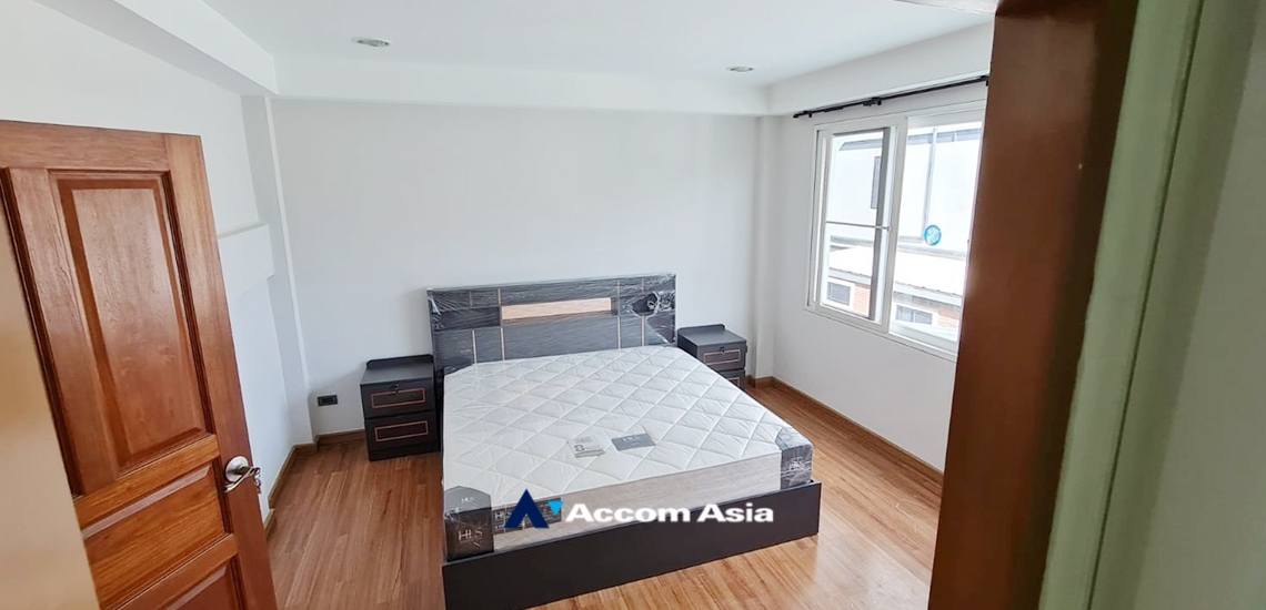 4  3 br House for rent and sale in Sukhumvit ,Bangkok BTS Phra khanong AA33687