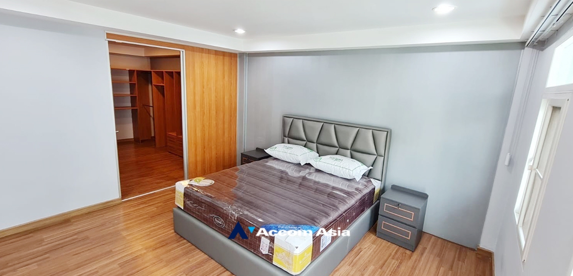 5  3 br House for rent and sale in Sukhumvit ,Bangkok BTS Phra khanong AA33687
