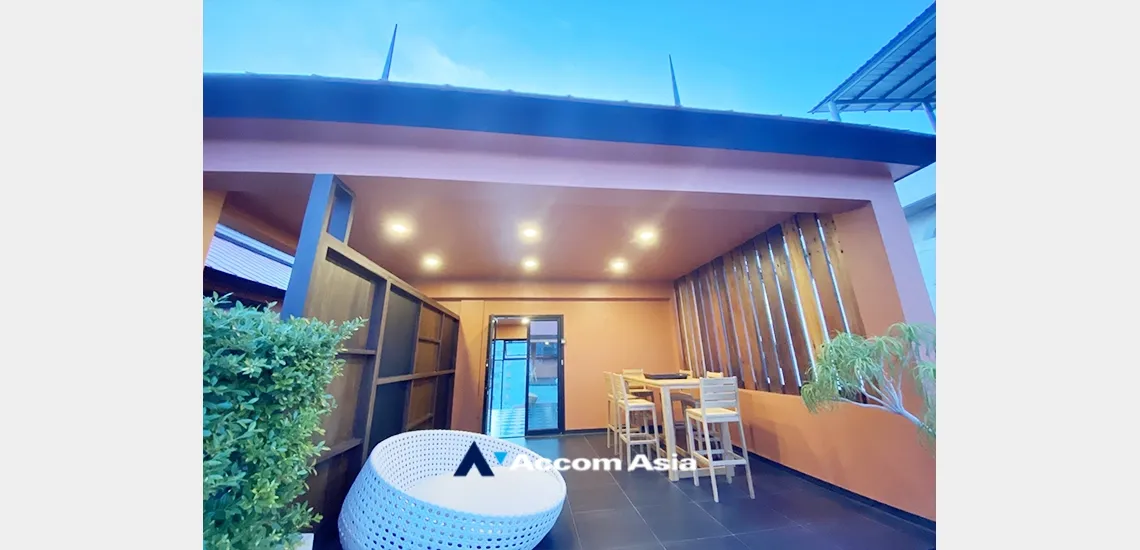 unit 1 Bedroom  Apartment For Rent in Sathorn, Bangkok  near MRT Lumphini (AA33710)