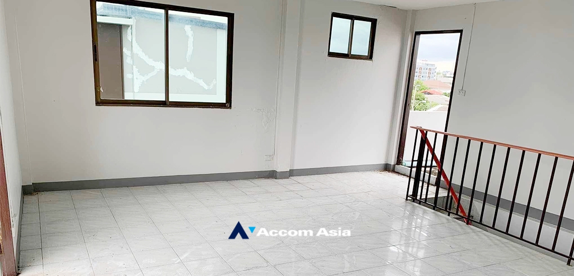  1  8 br House For Sale in Pattanakarn ,Bangkok  AA33747