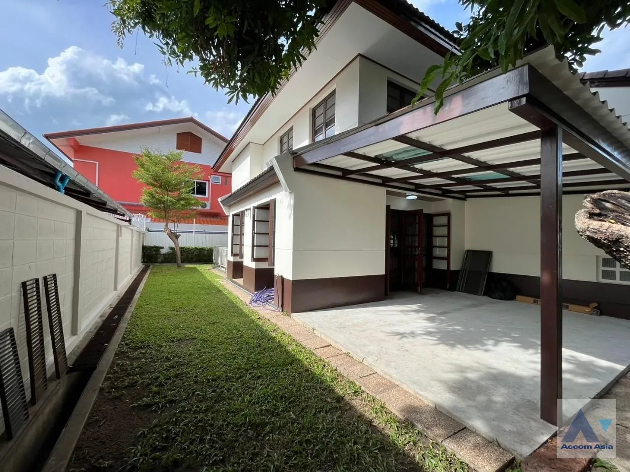 unit 4 Bedrooms  House For Rent & Sale in Phaholyothin, Bangkok  near BTS Saphan-Kwai (AA33788)