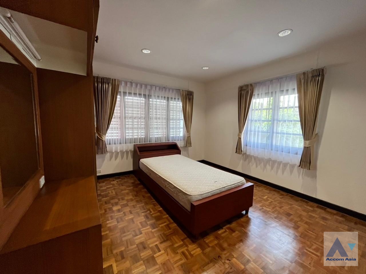 21  4 br House for rent and sale in Phaholyothin ,Bangkok BTS Saphan-Kwai at House in Compound AA33788