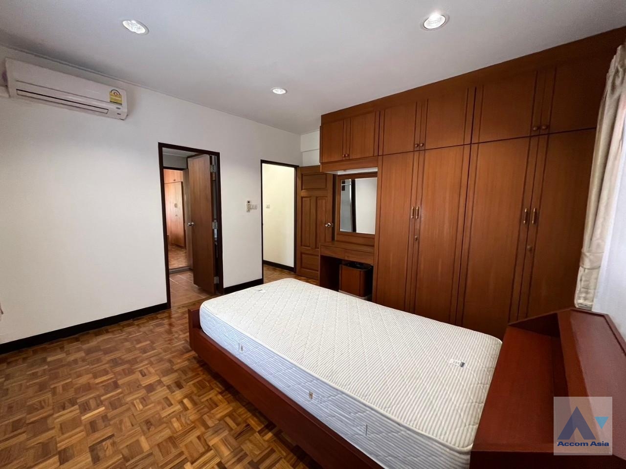 16  4 br House for rent and sale in Phaholyothin ,Bangkok BTS Saphan-Kwai at House in Compound AA33788