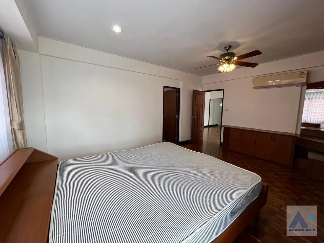 13  4 br House for rent and sale in Phaholyothin ,Bangkok BTS Saphan-Kwai at House in Compound AA33788