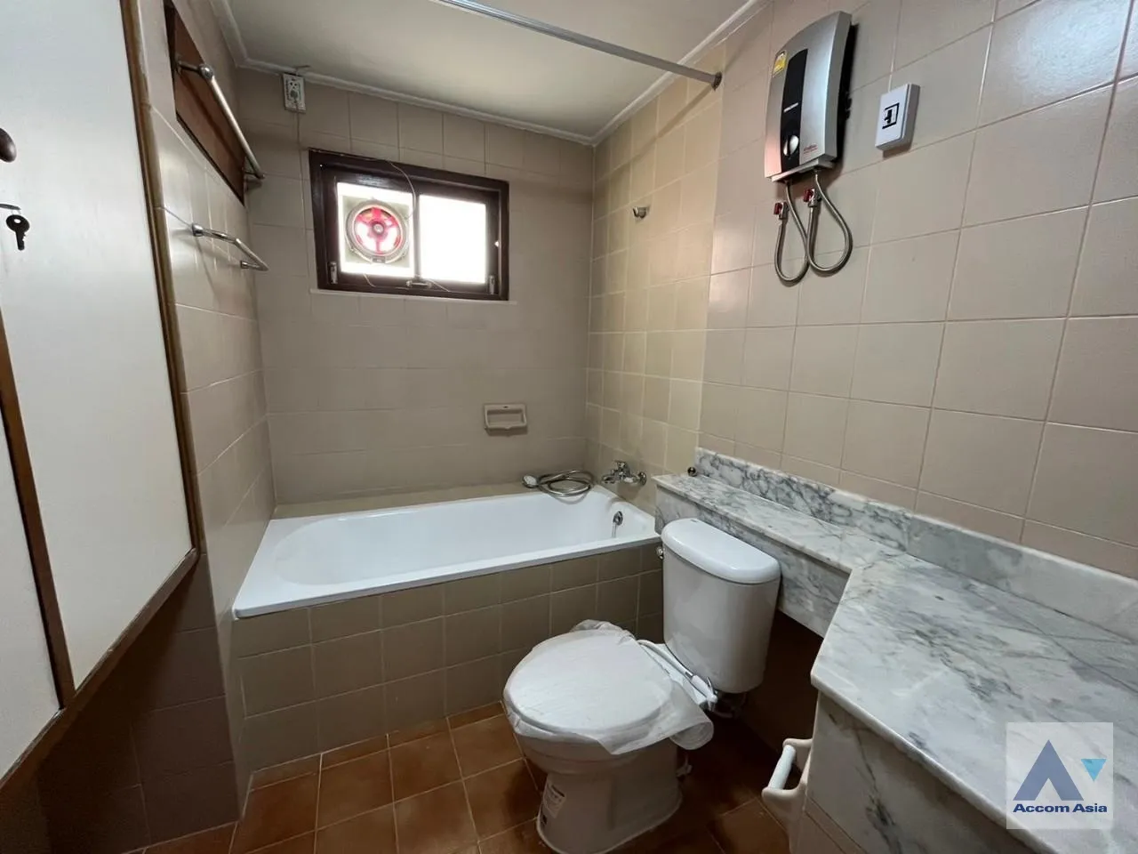 22  4 br House for rent and sale in Phaholyothin ,Bangkok BTS Saphan-Kwai at House in Compound AA33788