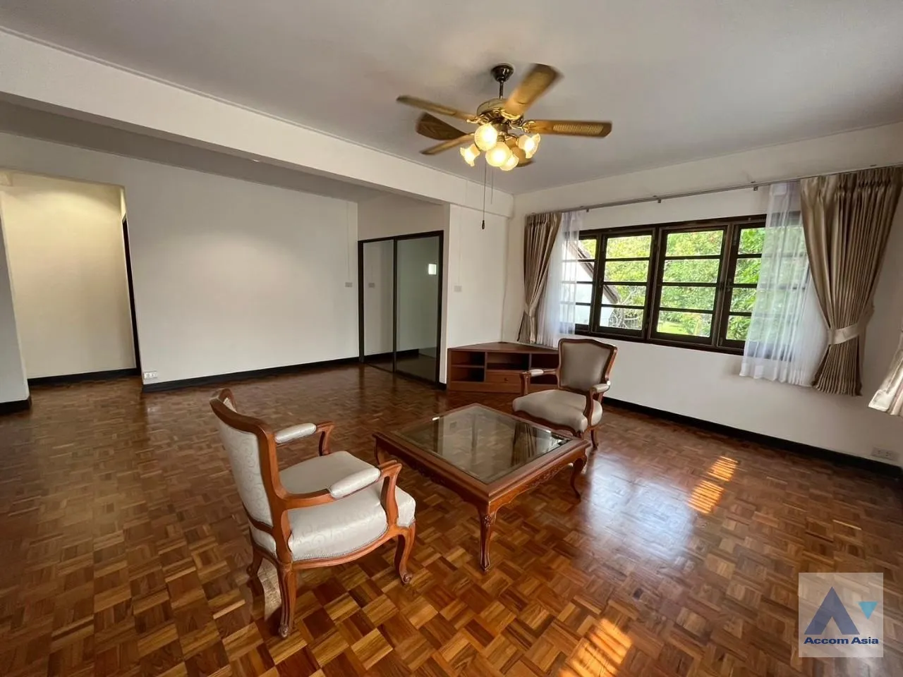 5  4 br House for rent and sale in Phaholyothin ,Bangkok BTS Saphan-Kwai at House in Compound AA33788