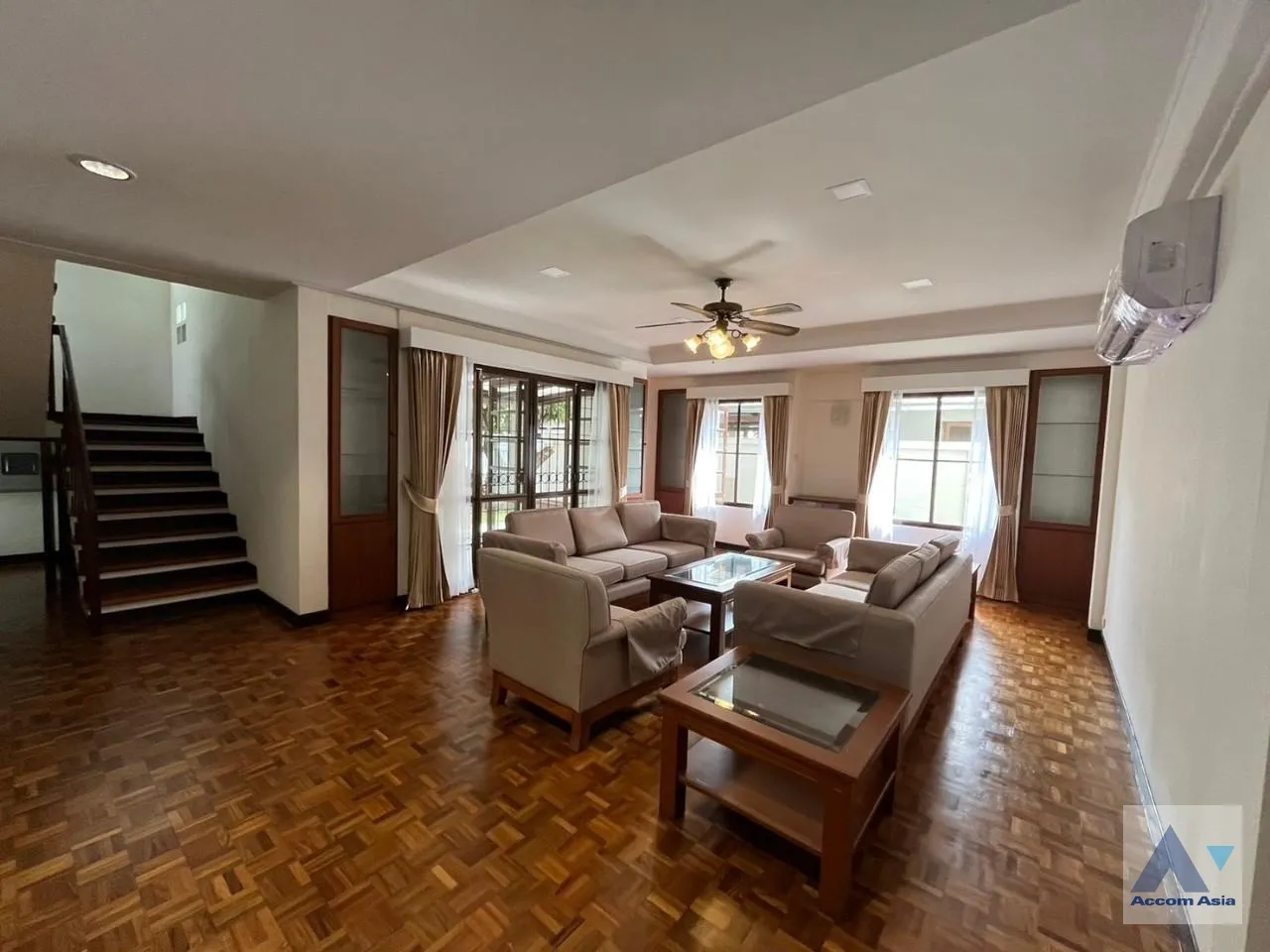 unit 4 Bedrooms  House For Rent & Sale in Phaholyothin, Bangkok  near BTS Saphan-Kwai (AA33788)