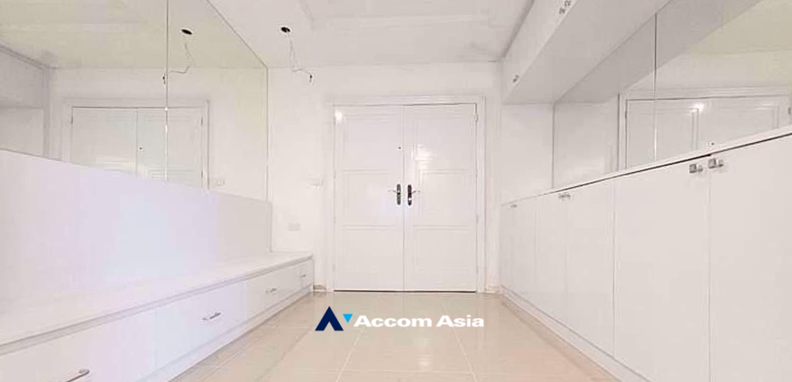 unit 3 Bedrooms  Condominium For Rent in Sukhumvit, Bangkok  (AA33827)