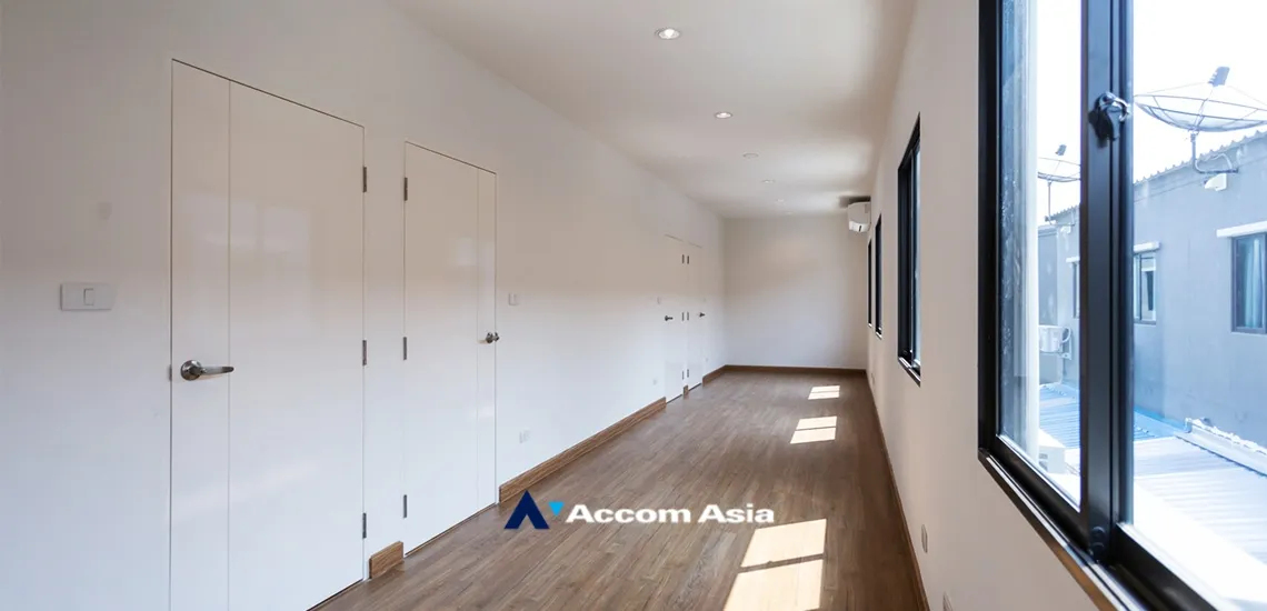 unitHome Office, Partly Furnished |  4 Bedrooms  Townhouse For Rent in Samutprakan, Samutprakan  (AA33897)