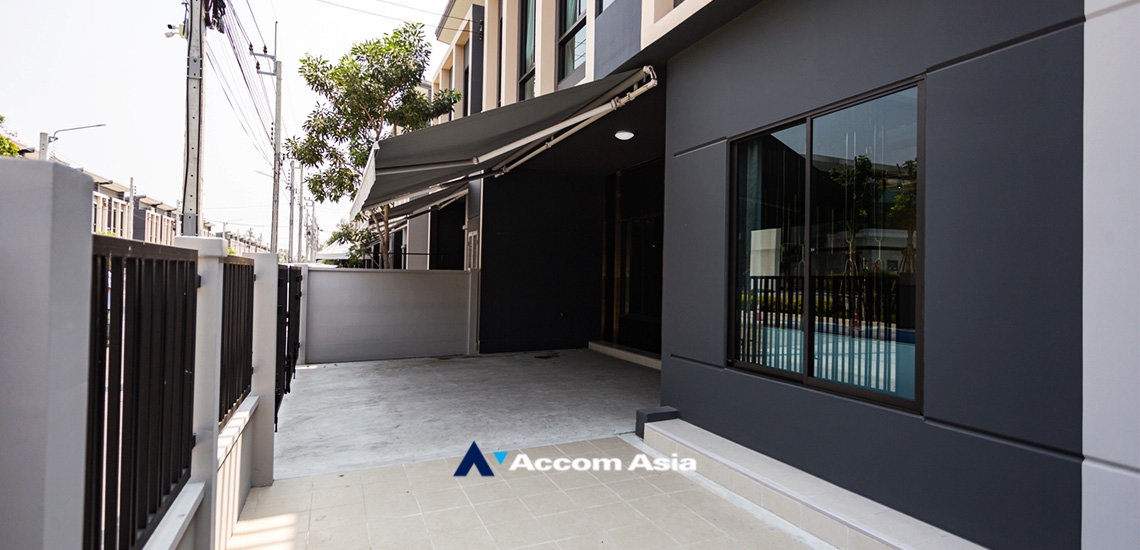 17  4 br Townhouse For Rent in Samutprakan ,Samutprakan  at House AA33897