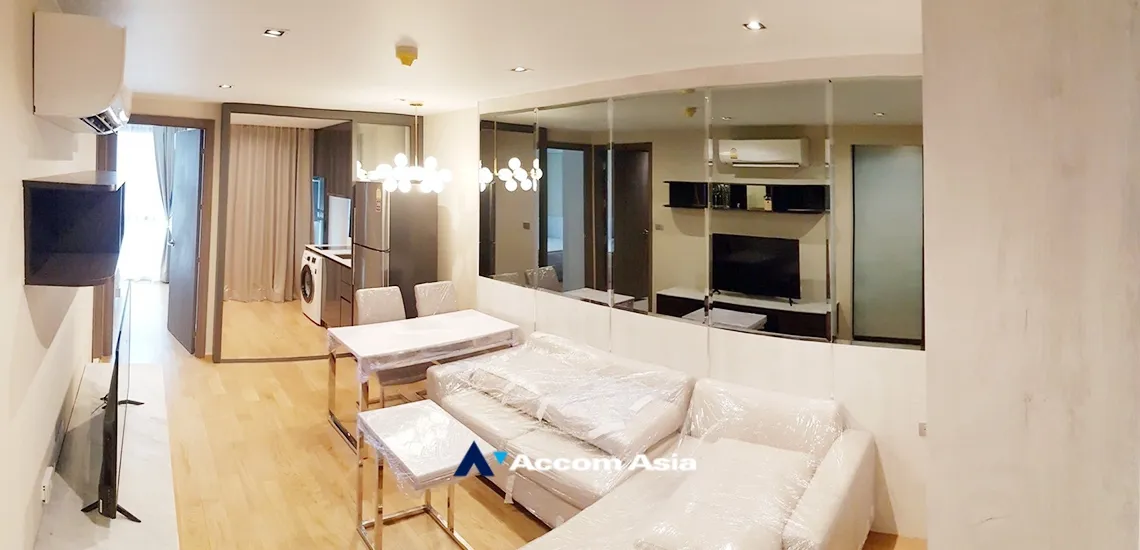 unit 1 Bedroom  Condominium For Sale in Silom, Bangkok  near MRT Sam Yan (AA33908)