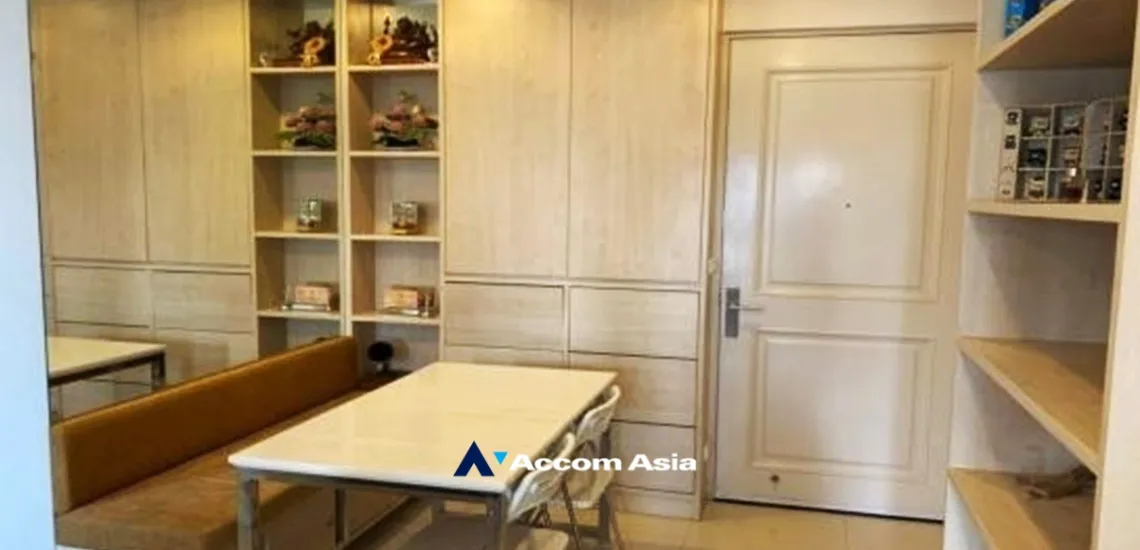 unitQ House Condo Sathon