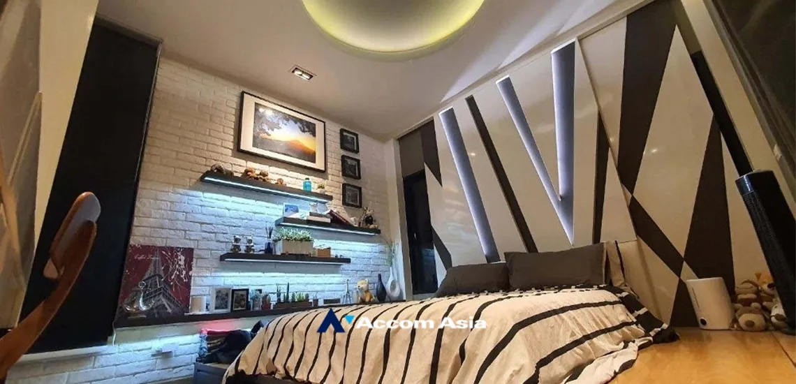 unit 5 Bedrooms  House For Sale in Ratchadaphisek, Bangkok  near MRT Rama 9 (AA33922)