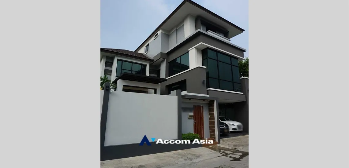unit 5 Bedrooms  House For Sale in Ratchadaphisek, Bangkok  near MRT Rama 9 (AA33922)