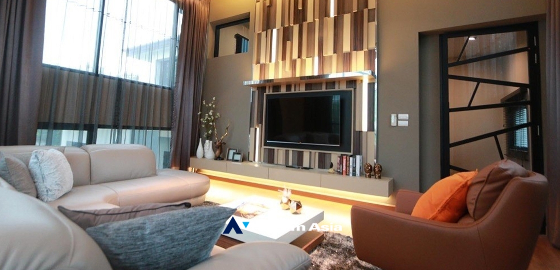  2  5 br House For Sale in Ratchadaphisek ,Bangkok MRT Rama 9 AA33922