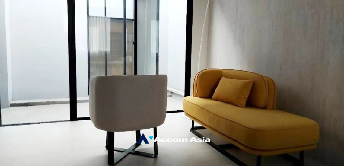 unitHome Office |  4 Bedrooms  Townhouse For Rent & Sale in Pattanakarn, Bangkok  near BTS On Nut (AA33947)