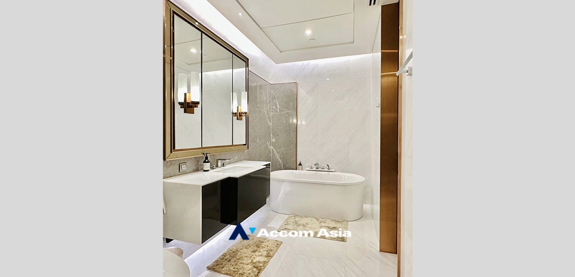 4  1 br Condominium For Rent in Ploenchit ,Bangkok BTS Ploenchit at Sindhorn Tonson AA33948