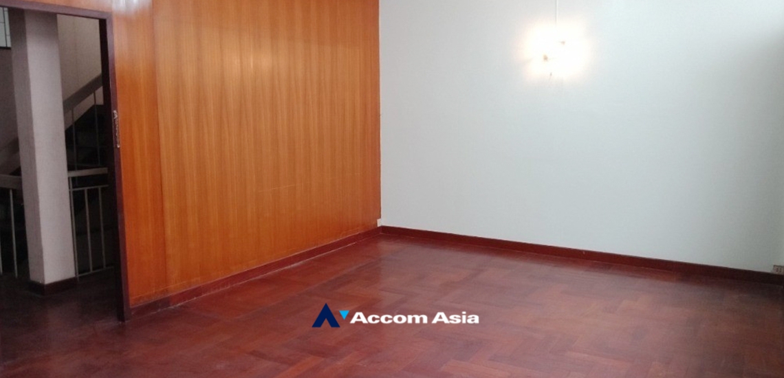  1  5 br House For Rent in Silom ,Bangkok BTS Saint Louis AA33973