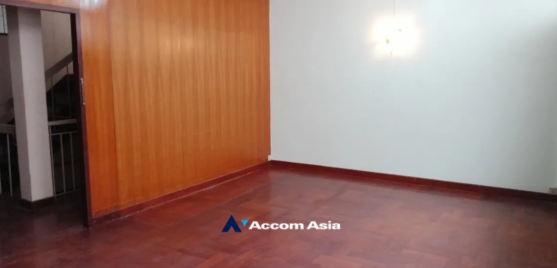  1  5 br House For Rent in Silom ,Bangkok BTS Saint Louis AA33973