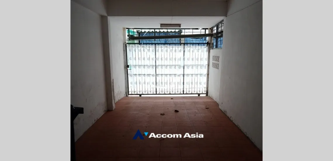 unit 5 Bedrooms  House For Rent in Silom, Bangkok  near BTS Saint Louis (AA33973)