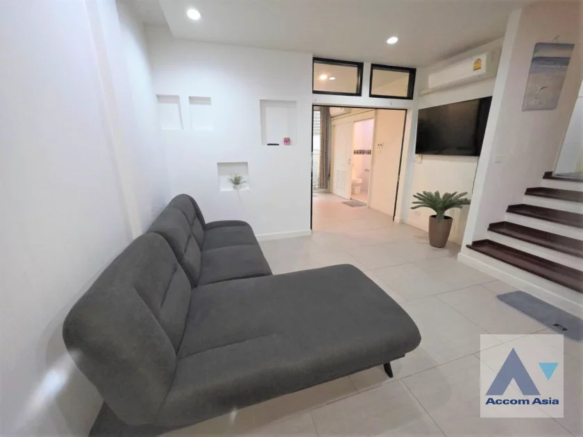unitHome Office |  4 Bedrooms  Townhouse For Rent & Sale in Sukhumvit, Bangkok  near BTS Ekkamai (AA33995)
