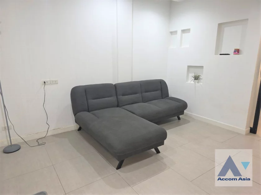 property/house-for-rent-sukhumvit-bts-ekkamai-bangkok-aa42507