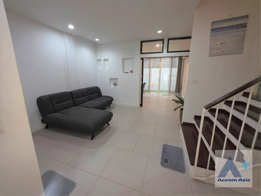 property/house-for-rent-sukhumvit-bts-ekkamai-bangkok-aa42507