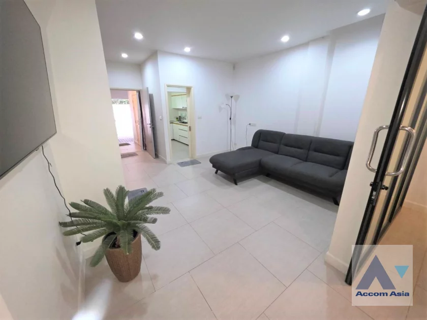 unitHome Office |  4 Bedrooms  Townhouse For Rent & Sale in Sukhumvit, Bangkok  near BTS Ekkamai (AA33995)
