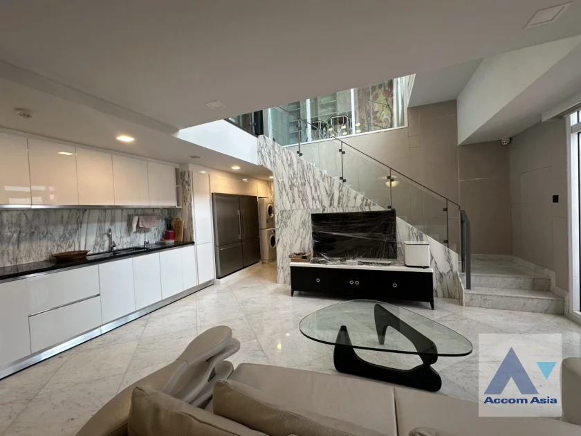 unitDuplex Condo |  Elegant condominium with chandeliers and classic interiors in Yen Akat (AA34008)