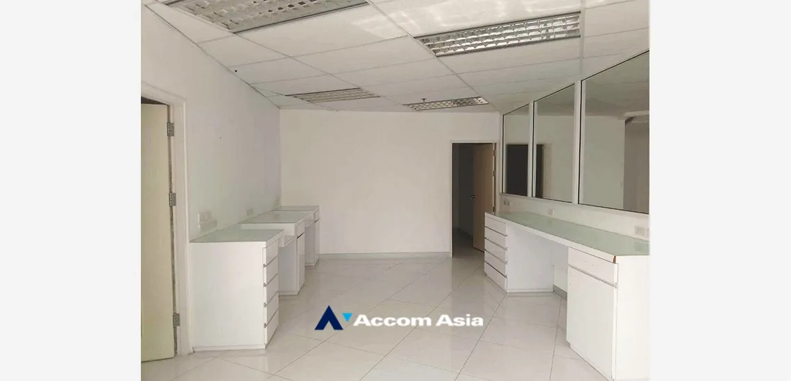 unit Office space For Rent in Sukhumvit, Bangkok  near BTS Nana (AA34011)