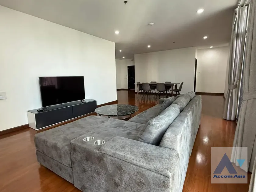 unit 3 Bedrooms  Condominium For Rent in Ploenchit, Bangkok  near BTS Chitlom (AA34021)