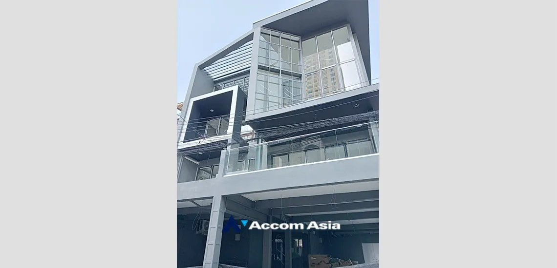  2  House For Rent in Sathorn ,Bangkok BTS Saint Louis AA34024