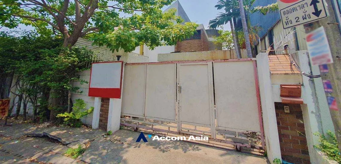 unit Land For Sale in Sukhumvit, Bangkok  near BTS Thong Lo (AA34043)