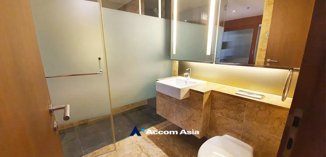 7  1 br Condominium For Rent in Ploenchit ,Bangkok BTS Ratchadamri at Hansar Residence AA34052