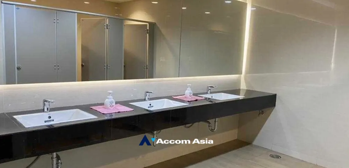 unit Office space For Rent in Silom, Bangkok  near MRT Sam Yan (AA34126)