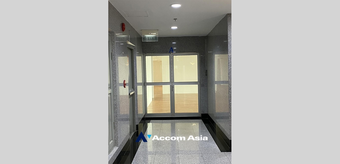 6  Office Space For Rent in Silom ,Bangkok MRT Sam Yan at Amigo Tower AA34126