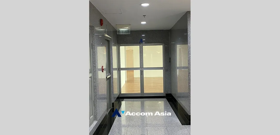 6  Office Space For Rent in Silom ,Bangkok MRT Sam Yan at Amigo Tower AA34126