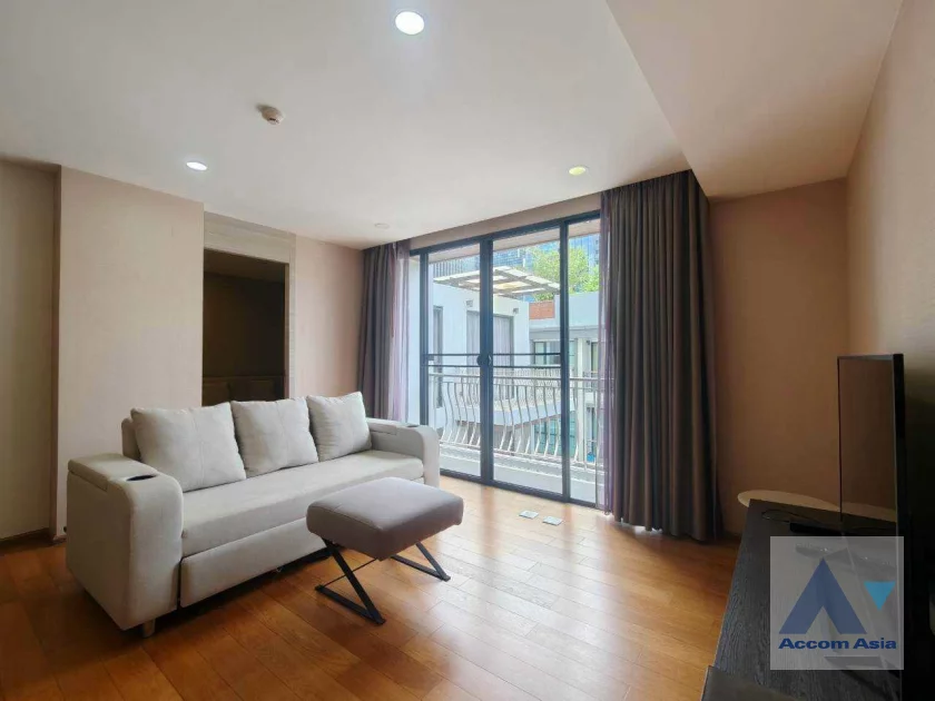 unit 2 Bedrooms  Condominium For Rent in Ploenchit, Bangkok  near BTS Chitlom (AA34133)