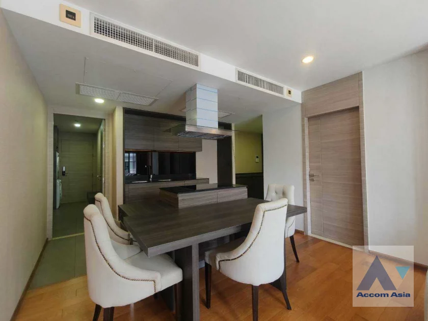 unit 2 Bedrooms  Condominium For Rent in Ploenchit, Bangkok  near BTS Chitlom (AA34133)