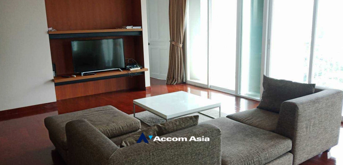 unit 3 Bedrooms  Condominium For Rent in Ploenchit, Bangkok  near BTS Chitlom (AA34177)