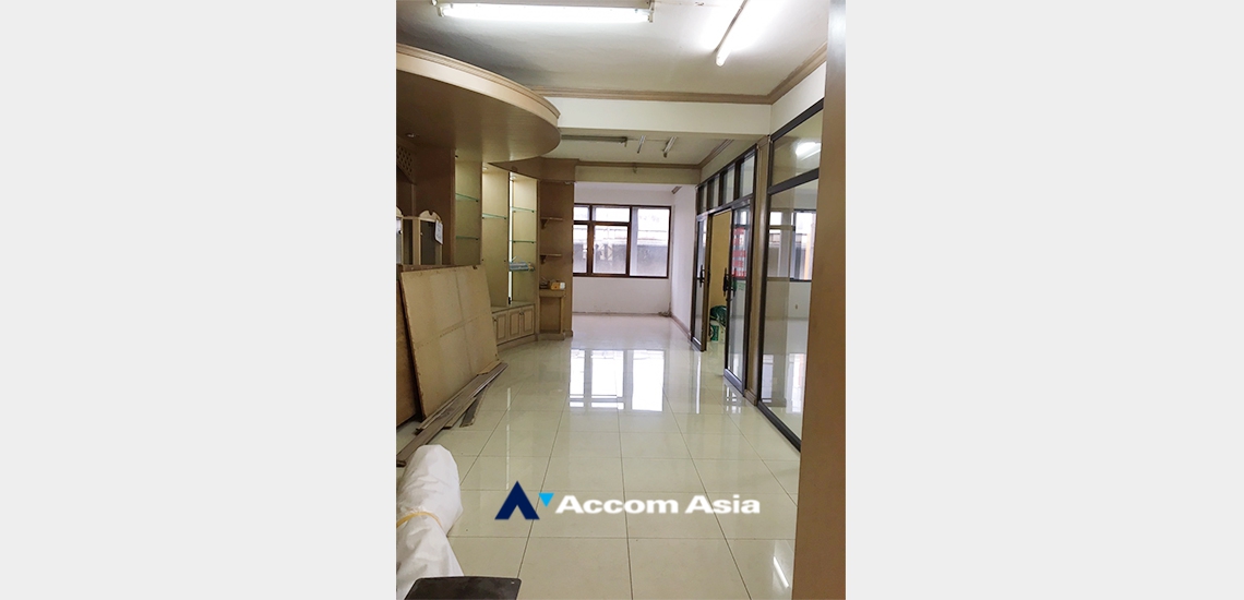  1  Building For Rent in Sukhumvit ,Bangkok BTS Phra khanong AA34182