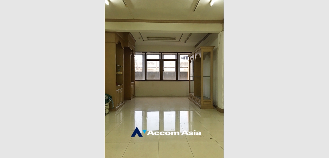  1  Building For Rent in Sukhumvit ,Bangkok BTS Phra khanong AA34182