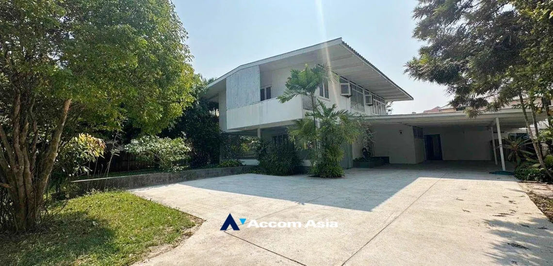 unitHome Office |  3 Bedrooms  House For Rent in Sukhumvit, Bangkok  near BTS Thong Lo (AA34210)