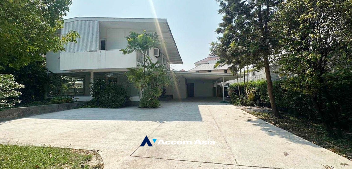  1  3 br House For Rent in Sukhumvit ,Bangkok BTS Thong Lo AA34210