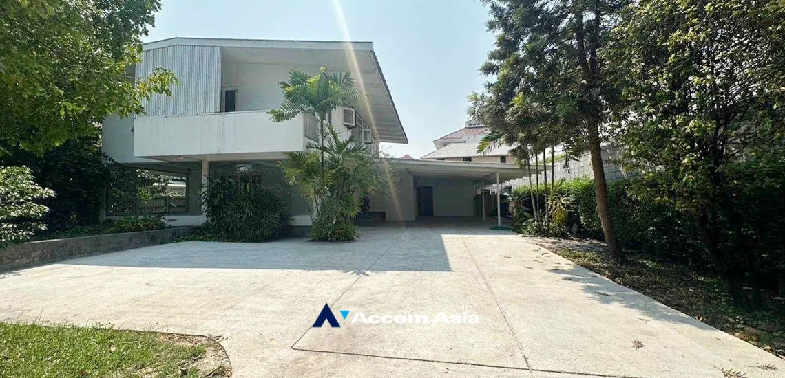  1  3 br House For Rent in Sukhumvit ,Bangkok BTS Thong Lo AA34210