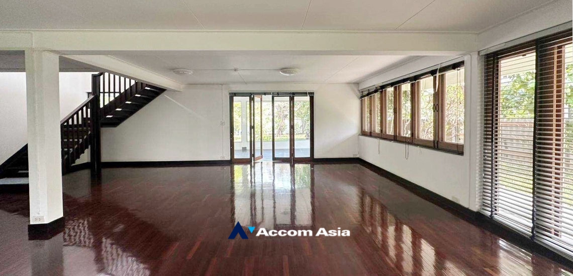 5  3 br House For Rent in Sukhumvit ,Bangkok BTS Thong Lo AA34210
