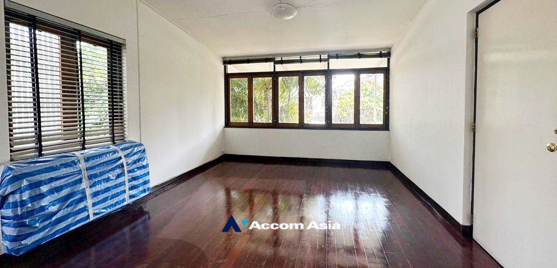 7  3 br House For Rent in Sukhumvit ,Bangkok BTS Thong Lo AA34210